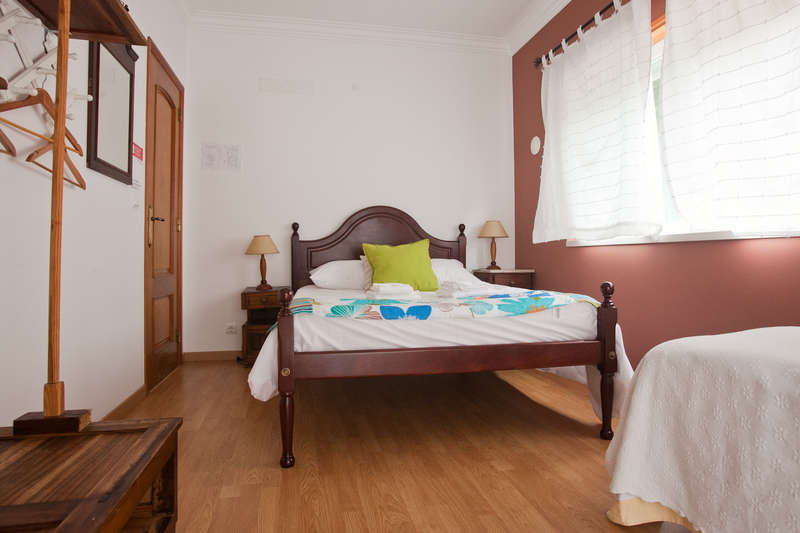 Ericeira Chill Hill Hostel & Private Rooms - 2